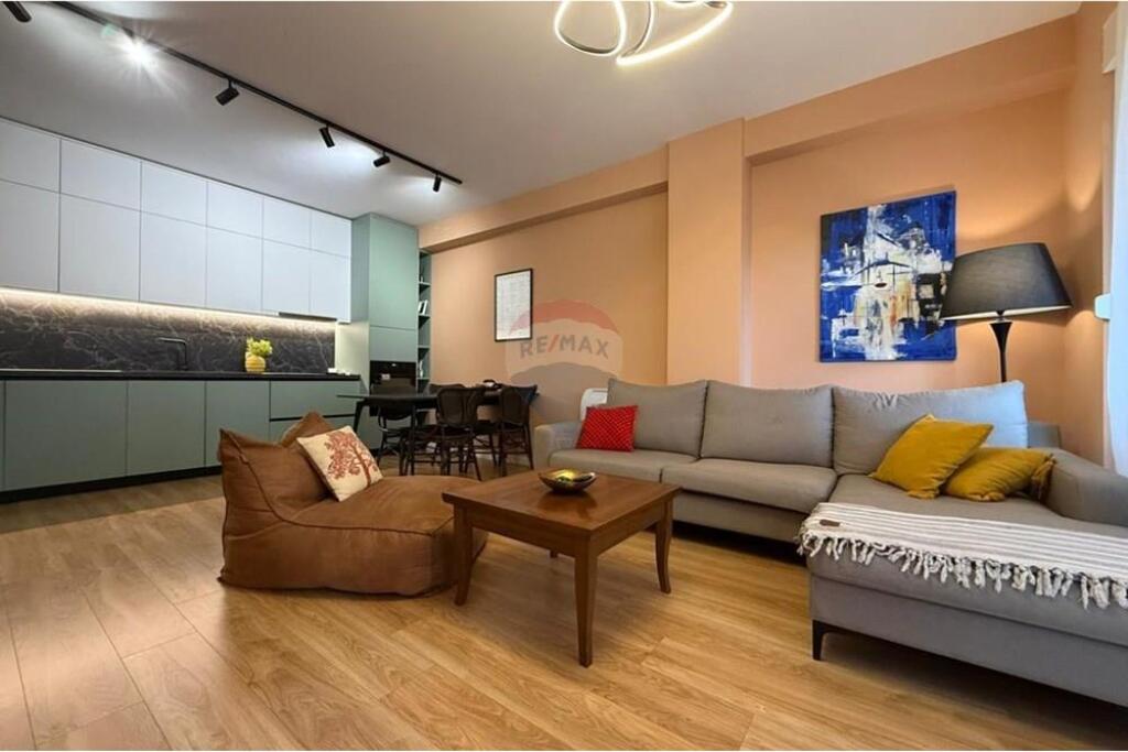 APARTAMENT 2+1 PER QERA TE RRUGA BARRIKADAVE