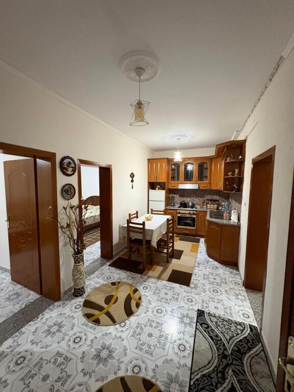 Jepet me qira shtepi Private te cezma e ferres