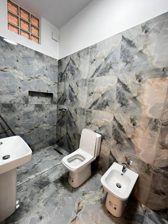 💠 Apartament 2+1+2 për Qira – Pranë Picerisë “2 Engjëjt”, Durrës