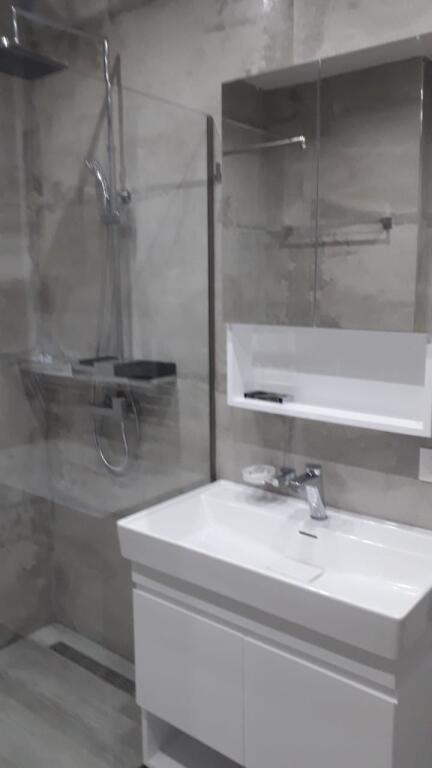 In vendita 2+1+2 bagni Via delle barricate di fronte al liceo sami frasheri