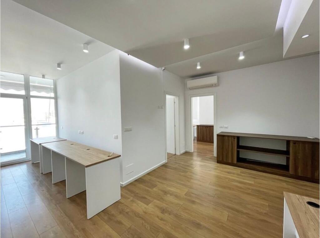 Apartament 2+1 per qira tek Kika 2 tek Komuna e Parisit.