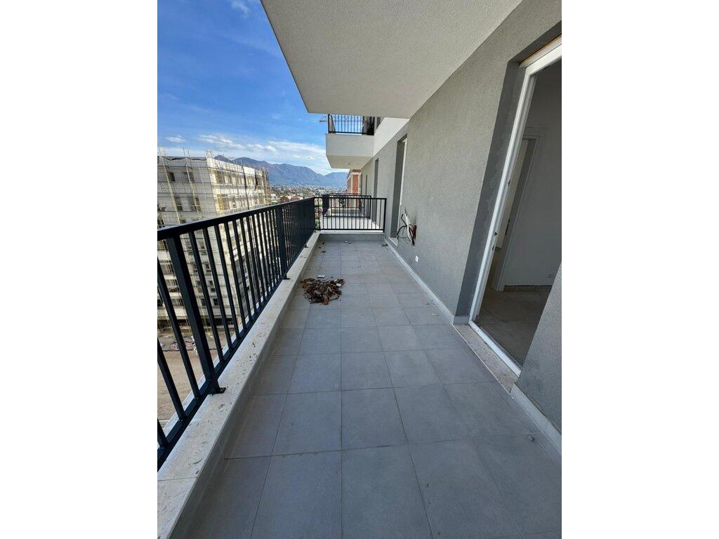 Shitet Apartament 1+1 tek Univers City