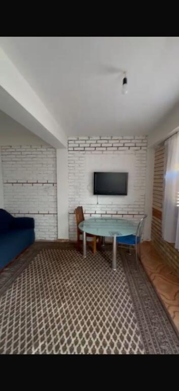 Shtepi private me qera 1+1