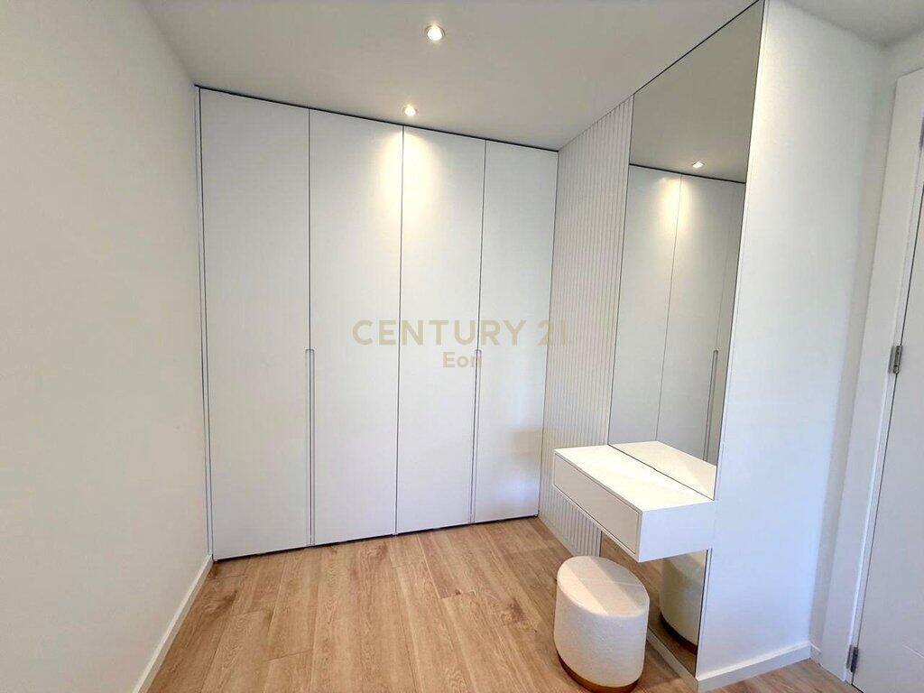 JEPET ME QIRA SUPER APARTAMENT 1+1 ME PAMJE DETI NE CURRILA! 900 € /Muaj