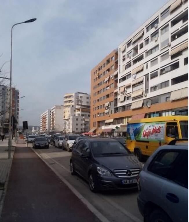 VENDITA MAGAZZINI IN BLV MIGJENI A ASTIR!