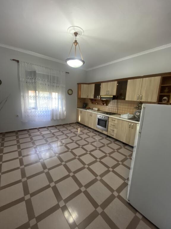 2+1, i mobiluar,inxhinieri e ndertimit 21 dhjetori,cmimi 550 euro