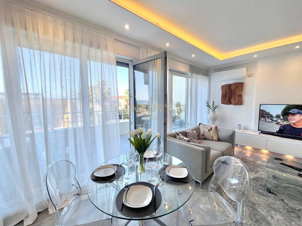 JEPET ME QIRA SUPER APARTAMENT 2+1+2 ME PAMJE DETI NE CURRILA ! 950 € /Muaj