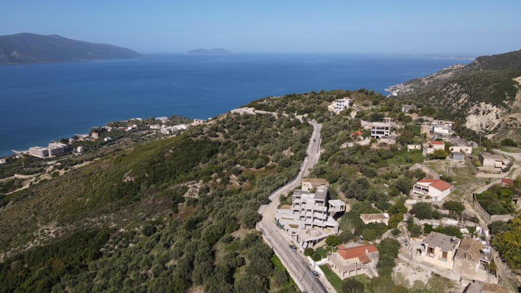 Apartament Me Pishine Per Shitje Ne Radhime