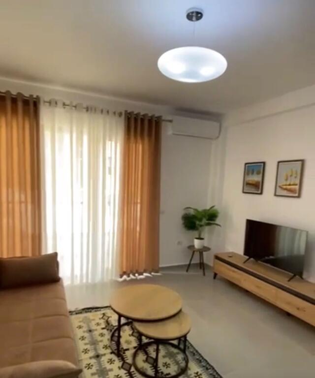 Apartament 1+1, Rruga e Durresit!