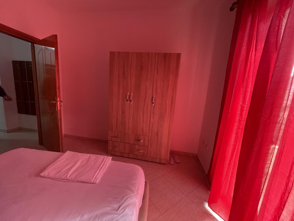 Jepet Apartament me Qera ,Ne Fresk