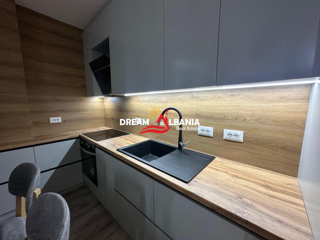 Super Apartament 1+1+Post Parkimi me Qera tek Pazari i Ri, Prane Shkolles Kuqe ne Tirane(ID 42111170)