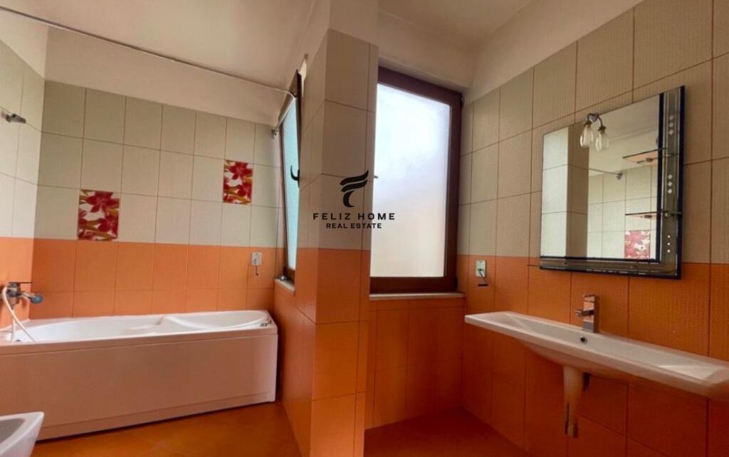 VILE ME QERA 254 M2 KODRA E PRIFTIT 1200 EURO