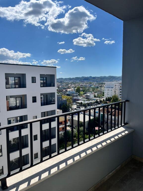 Jepet apartament me qera 1+1 Ne Kamez