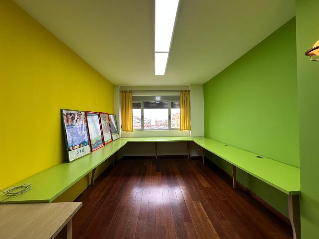 Ambient zyre per qira tek Rruga e Dibres.