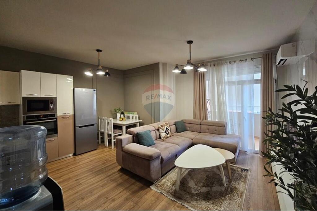 2+1 apartment for rent on Elbasani Street!
