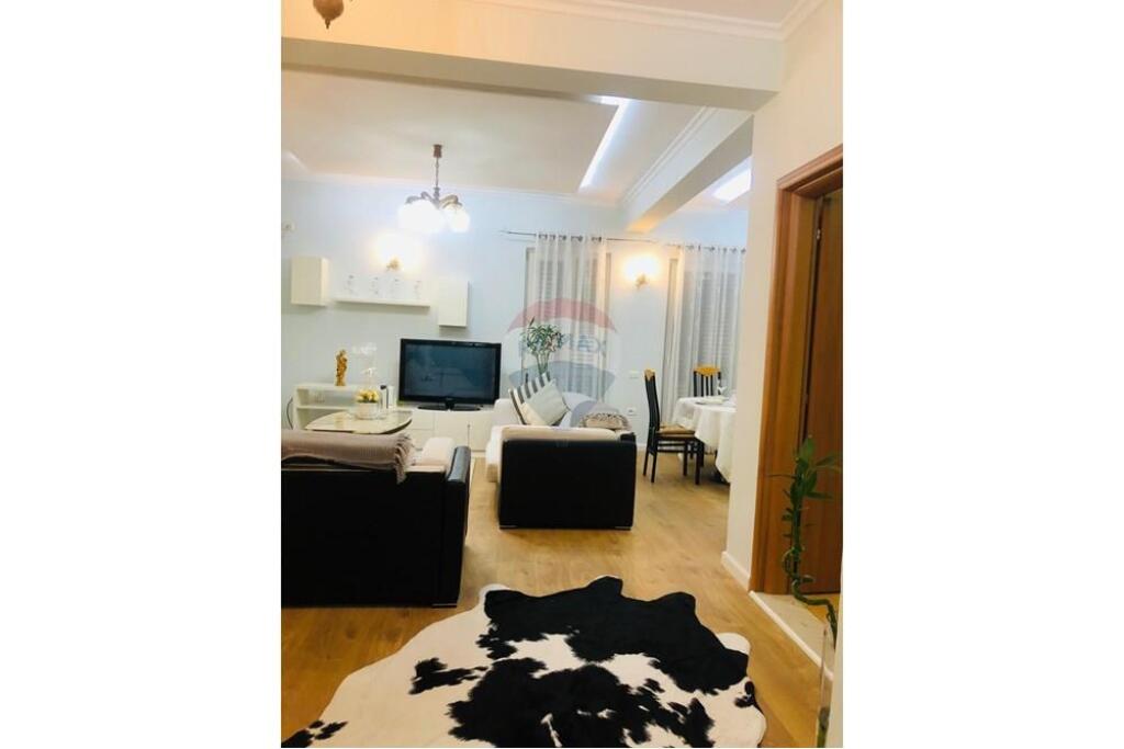 Apartament me Qira 2+1+2+Verande tek Rr. Durresit