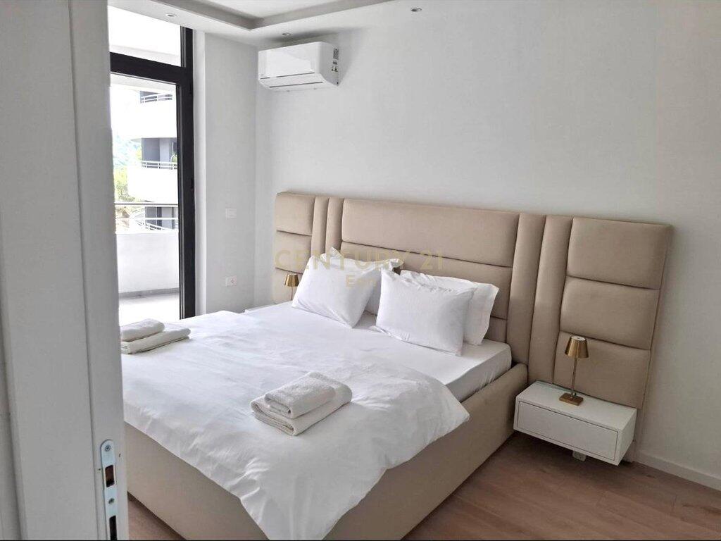 JEPET ME QIRA SUPER APARTAMENT 1+1 ME PAMJE DETI NE CURRILA! 900 € /Muaj