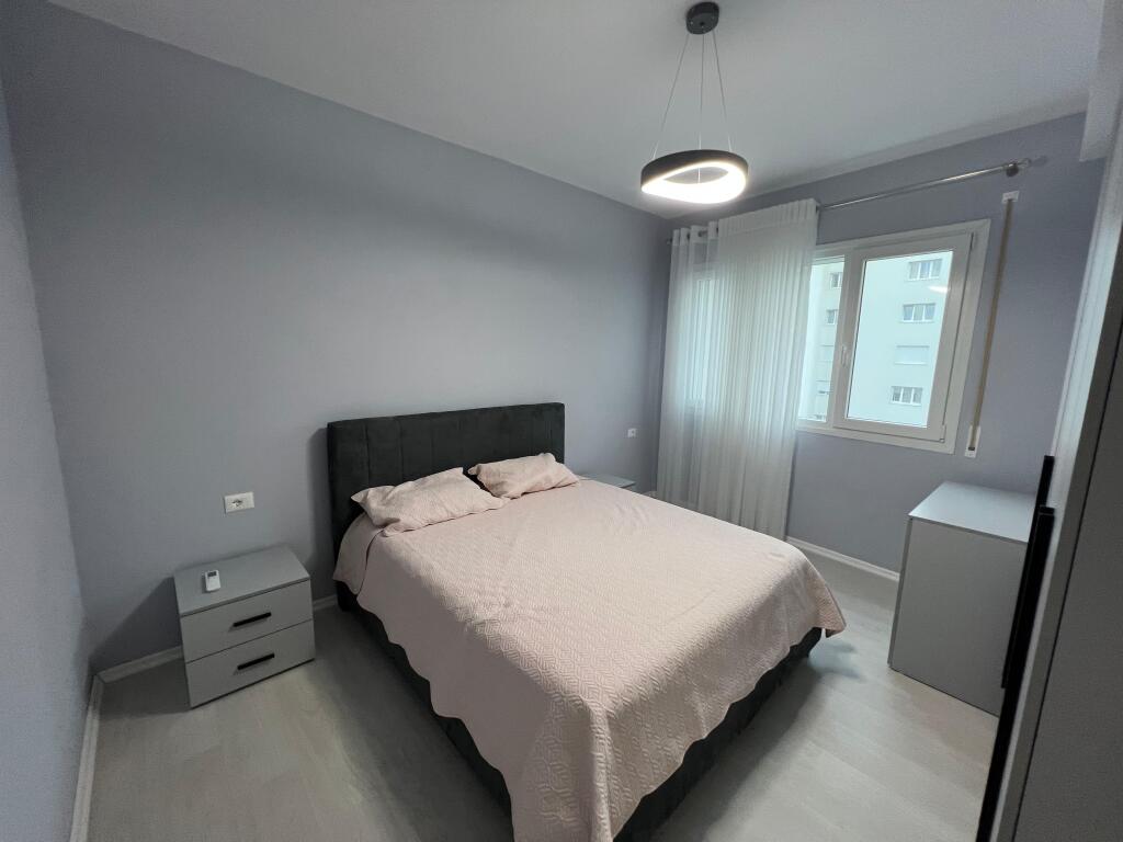 📣 QERA SUPER Apartament 2+1 Me Parking 📍 River Residence, Prane Green City ✨   🏢 Ndertim i Ri  🪜 Kati 7 (Me Ashensor)  🛋️ Mobiluar Me Kushte Bashkekohore  👨👩👧👦 Preferohen Kliente Familjare   💶 Cmimi 700 Euro Bashke Me Parking