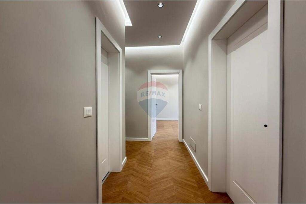 Ne shitje apartament 2+1 Rr.Myslym Shyri!