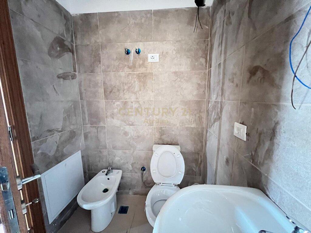 VENDESI APPARTAMENTO 2+1+2