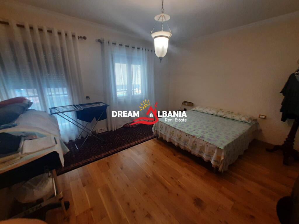 Apartamente 3+1 me qera ne qender ne Tirane (ID4231282 )