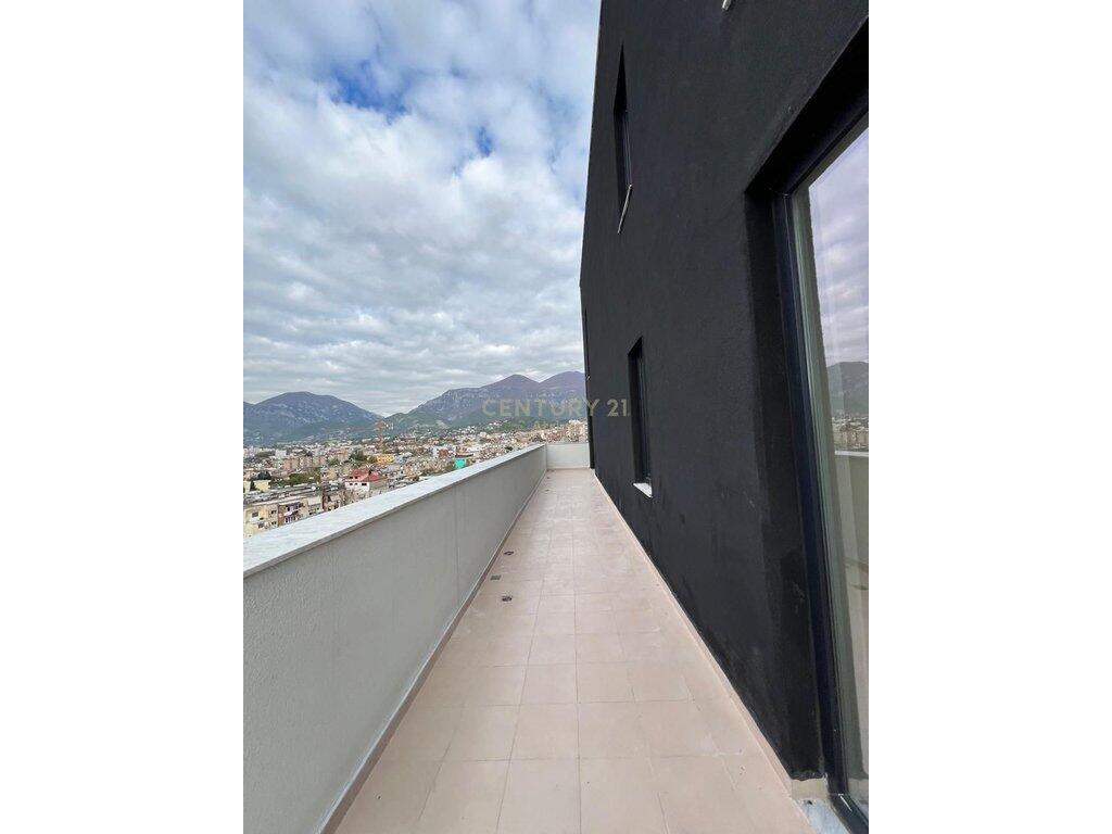 SHITET APARTAMENT 1+1 ME VERANDË PRANË SHKOLLËS SË BASHKUAR