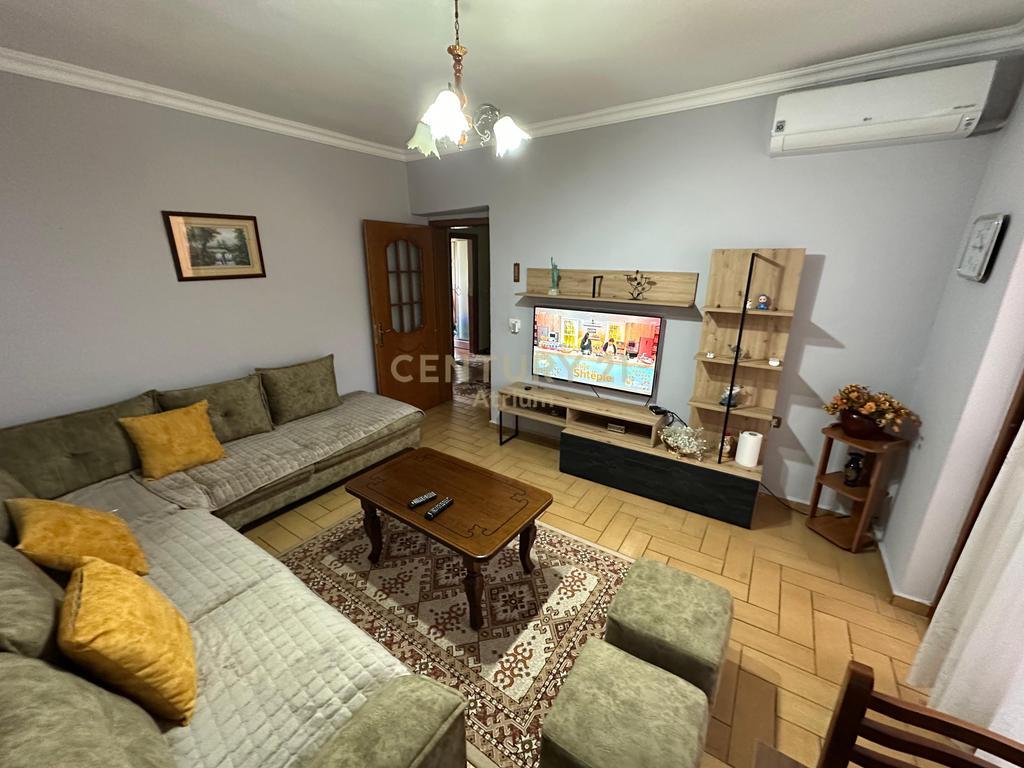 JEPET APARTAMENT 2 + 1 ME QIRA TEK ALI DEMI ! 530 €