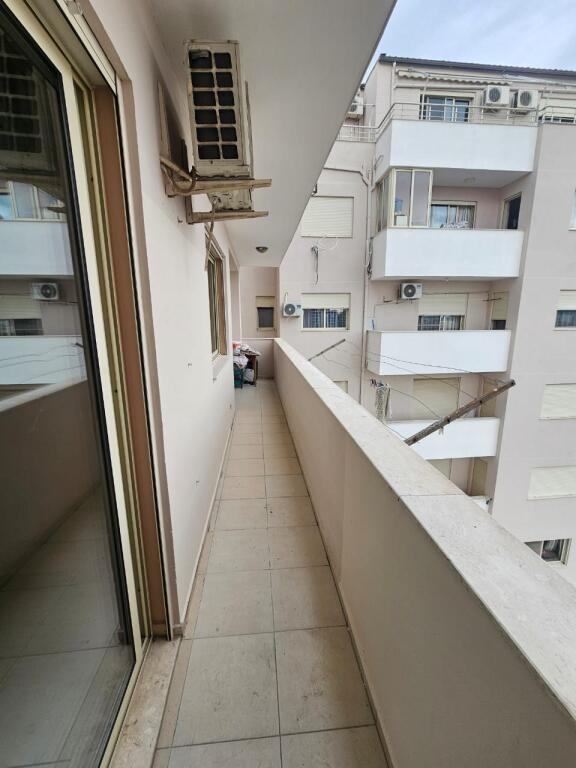 JEPET ME QERA APARTAMENT 2+1 TEK ISH URT DURRES
