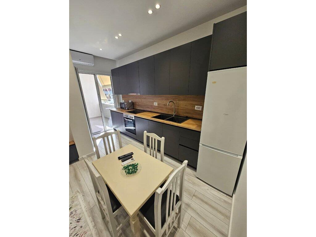 Apartament 1+1 Me Qira në Shkozë Tiranë