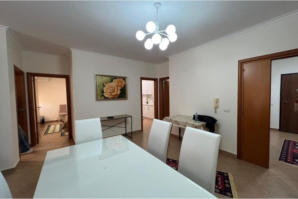 Jepet me qira apartament 2+1 tek Rruga e Kavajes