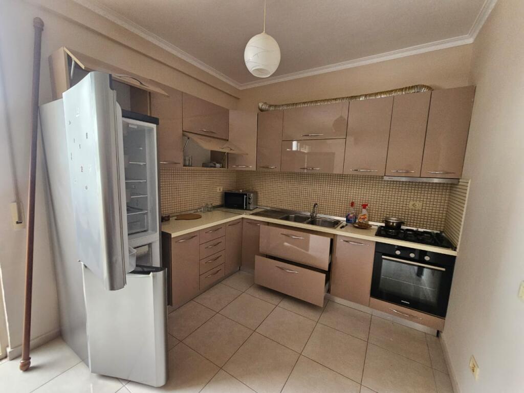JEPET ME QERA APARTAMENT 2+1 TEK ISH URT DURRES