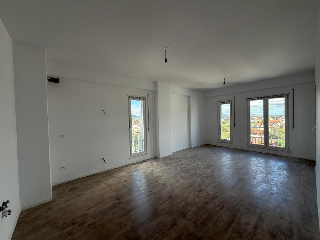 Apartament 2+1 per shitje ne Kamez.