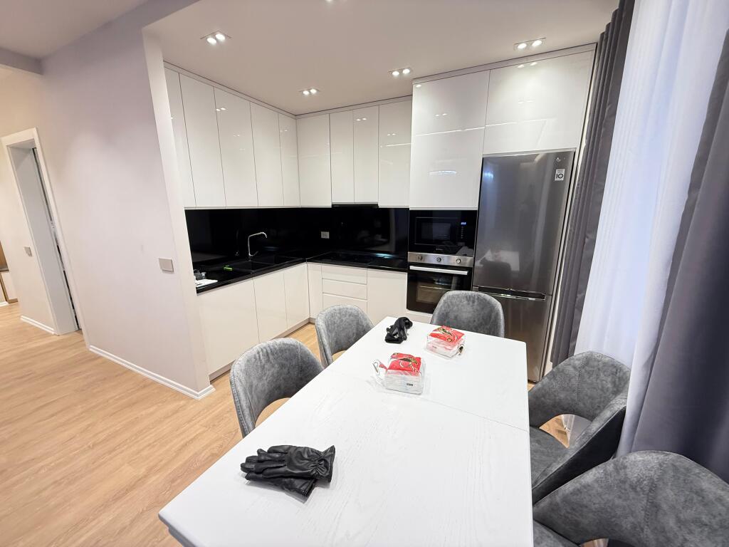 Super Appartamento 2+1+2 bagni +2 posti auto  Piano 3, palazzo nuovo con ascensore Arredamento nuovo, mai abitato prima  📍Liqeni i thate, Complesso Fz  Prezzo 1350€