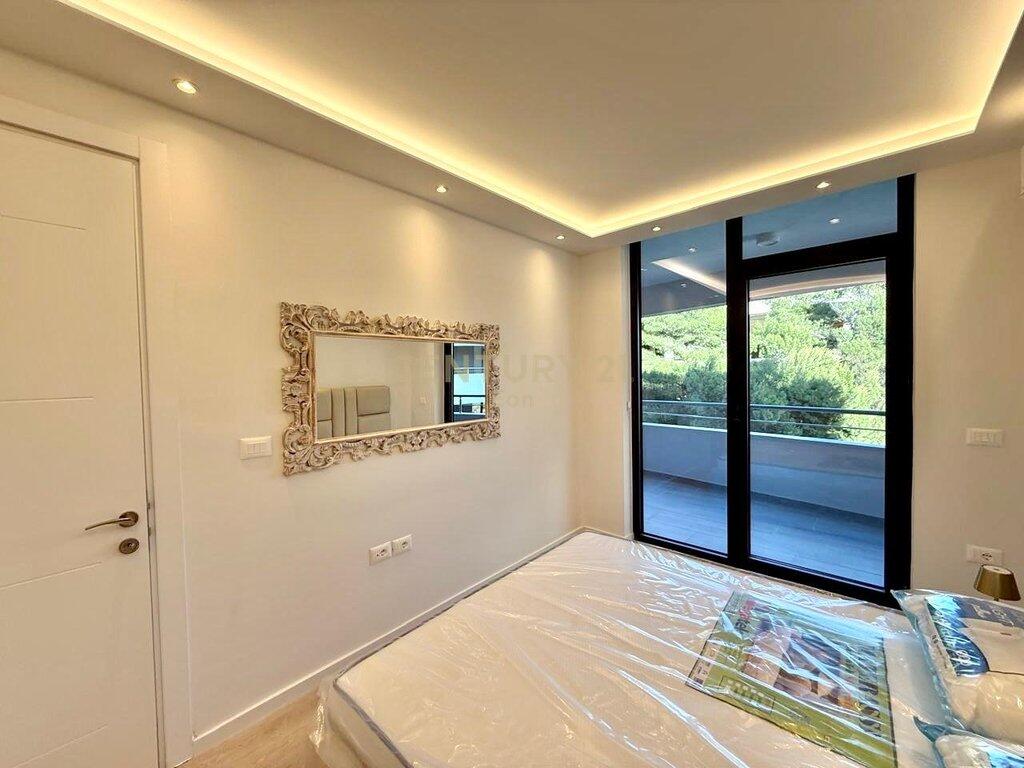 JEPET ME QIRA SUPER APARTAMENT 1+1 ME PAMJE DETI NE CURRILA! 900 € /Muaj