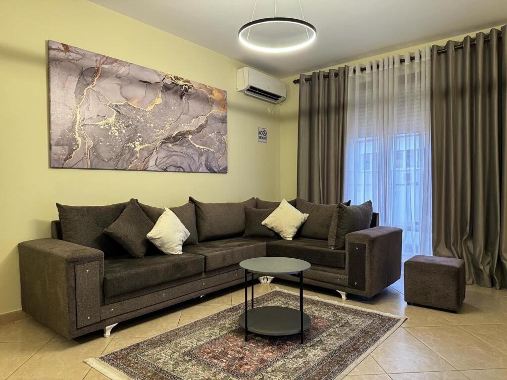 Jepet Me Qera Apartament 1+1+1 Ballkon