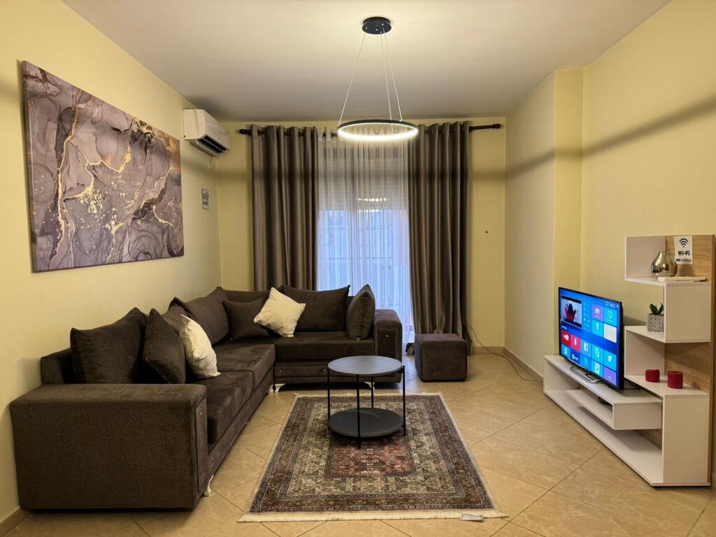 Jepet Me Qera Apartament 1+1+1 Ballkon
