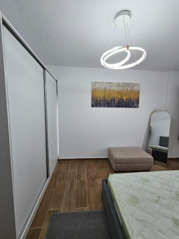 Jepet me qera apartament modern 1+1 prane fakultetit te Inxhinierise se Ndertimit
