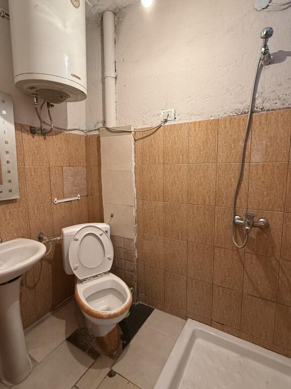 Jepet me qera 1+1 ne Sauk te Shkolla e Policise