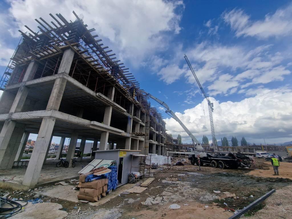 Lakeside Paskuqan, pranë Liqenit ofrojmë Apartament 2+1 për Shitje! (Video)