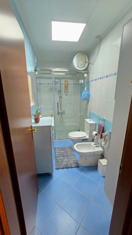 3+1,i mobiluar te liqeni i thate,cmimi 1400 euro me post parkimi