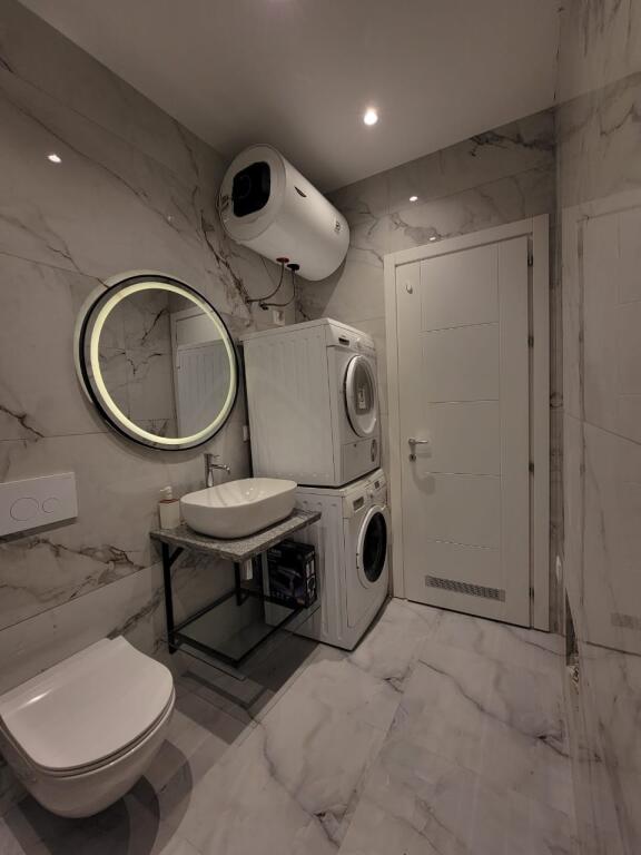 🏠 Ne zonen e Rruges se Durresit,jepet me qera kati i I-re i nje vile,1+1,i sapo mobiluar 60,000Leke