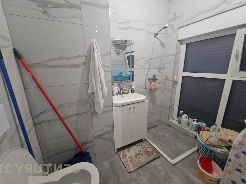 VENDESI APPARTAMENTO 1+1 +POSTO AUTO A MANGALEM 21