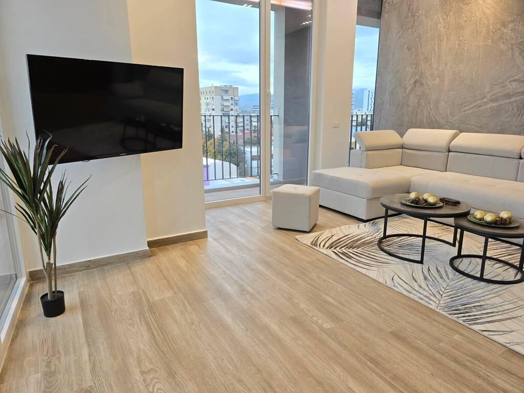 We rent a modern 2+1+2 apartment + Parking Post, near the Red School.