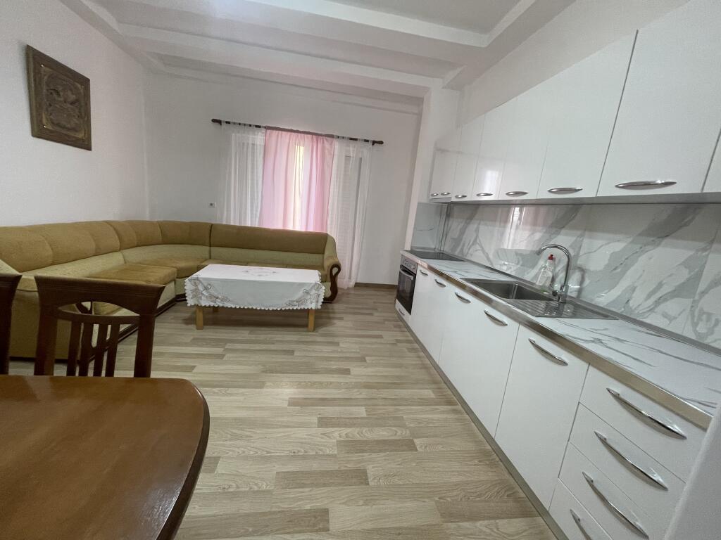 Jepet Apartament me Qera ,Ne Fresk