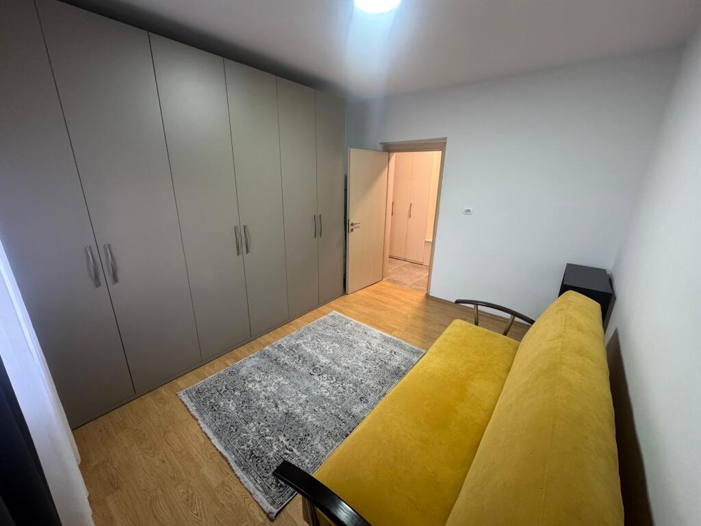 Apartament me qira 2+1 – Pranë kompleksit Asl, Rruga “Kongresi i Manastirit”  • Sipërfaqe: 2 dhoma gjumi + 1 sallon  • Kati: 3, pallat ekzistues  • Gjendja: Totalisht i mobiluar  • Çmimi: 45.000 leke te reja