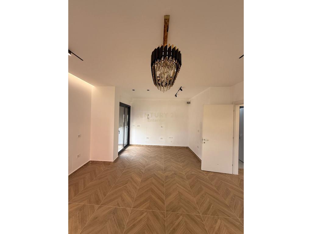 2 office spaces are given in the Oasis Residence in Astir .