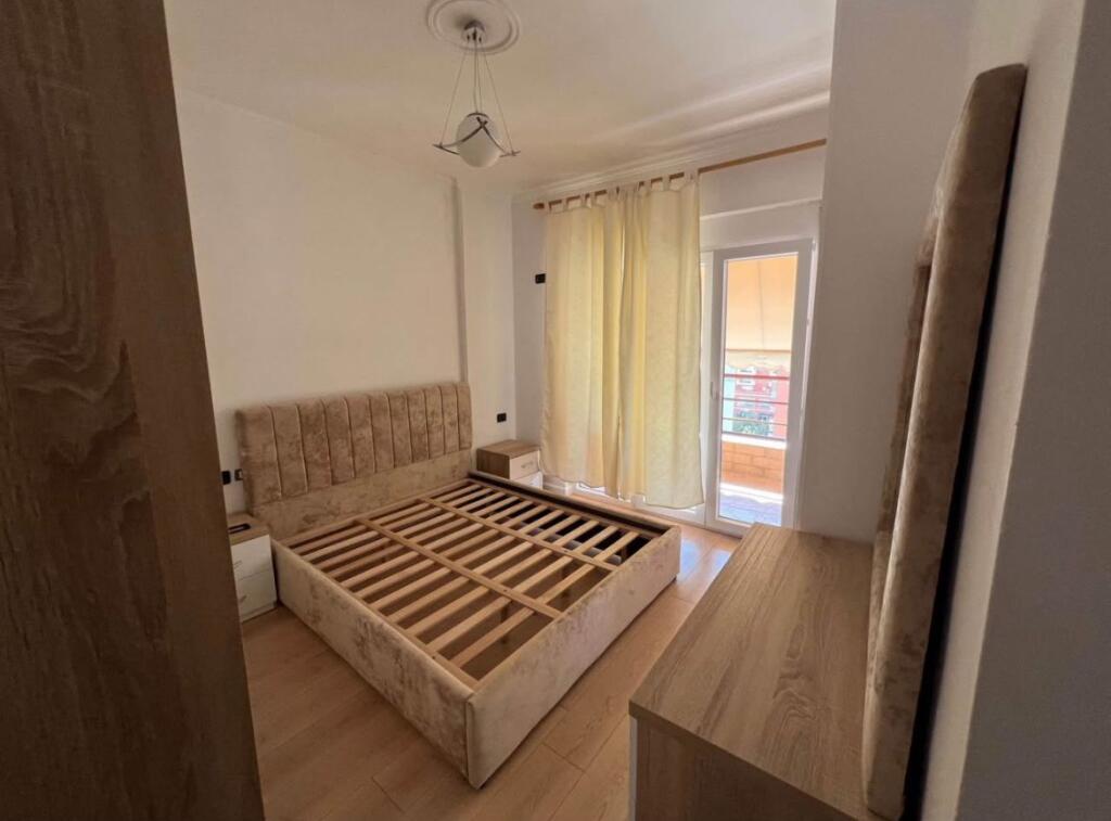 APARTAMENT ME QERA 1+1 RRUGA E KAVAJES 65.000 LEKE