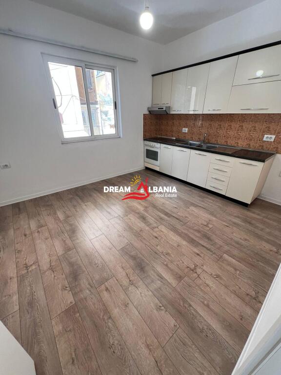 Jepet me qera ambient zyre 2+1 ne Myslym Shyri prane Ish Adidasit (ID 4261914)