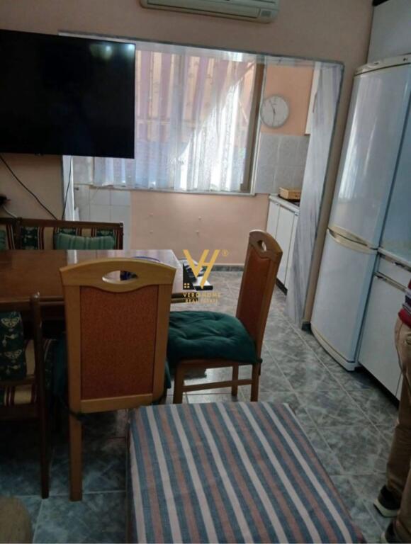 JEPET APARTAMENT 2+1 ME QERA TE SHKOLLA E KUQE 60.000 LEKE
