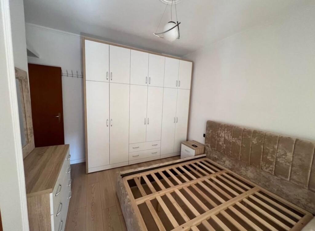 APARTAMENT ME QERA 1+1 RRUGA E KAVAJES 65.000 LEKE
